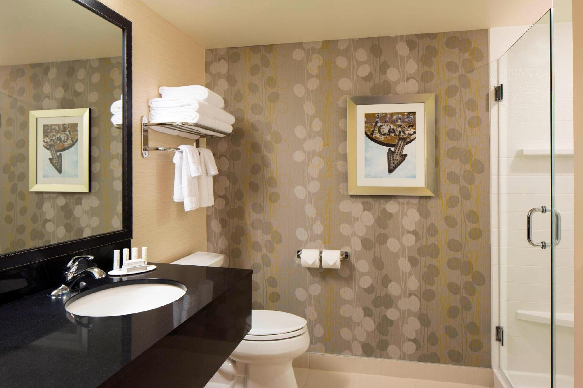 Fairfield Inn & Suites By Marriott Calgary Downtown Eksteriør billede